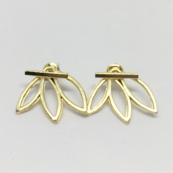 Jewelry - Gold Hollow Flower Earrings